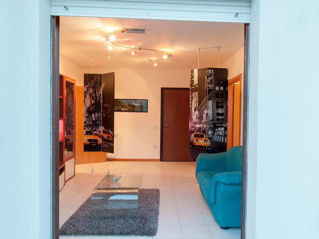 Black Star Sestu Room photo