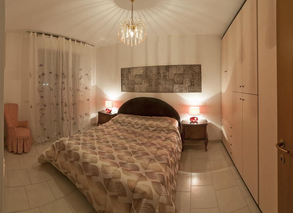 Black Star Sestu Room photo